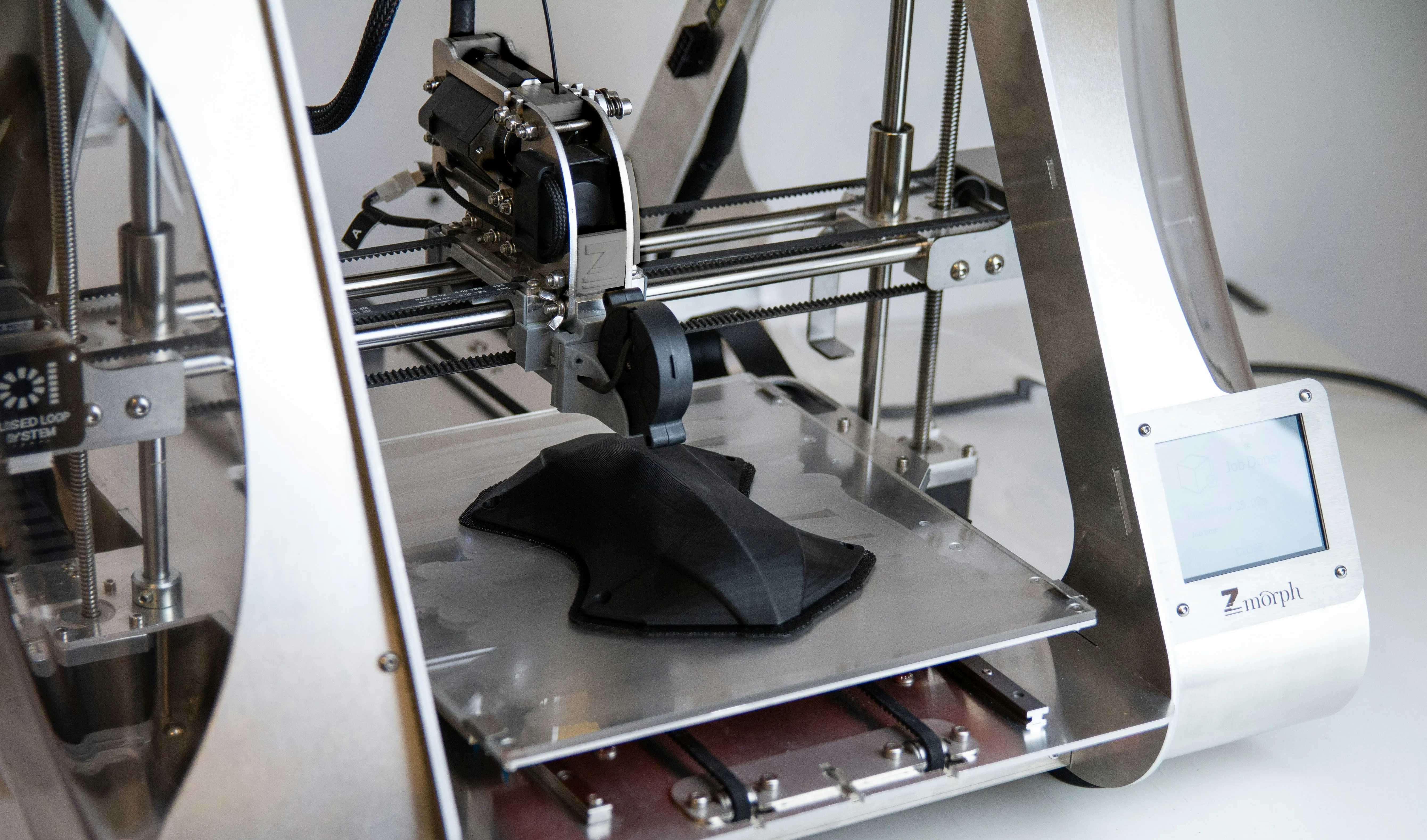 3D-gedrucktes Automobilbauteil im 3D-Drucker